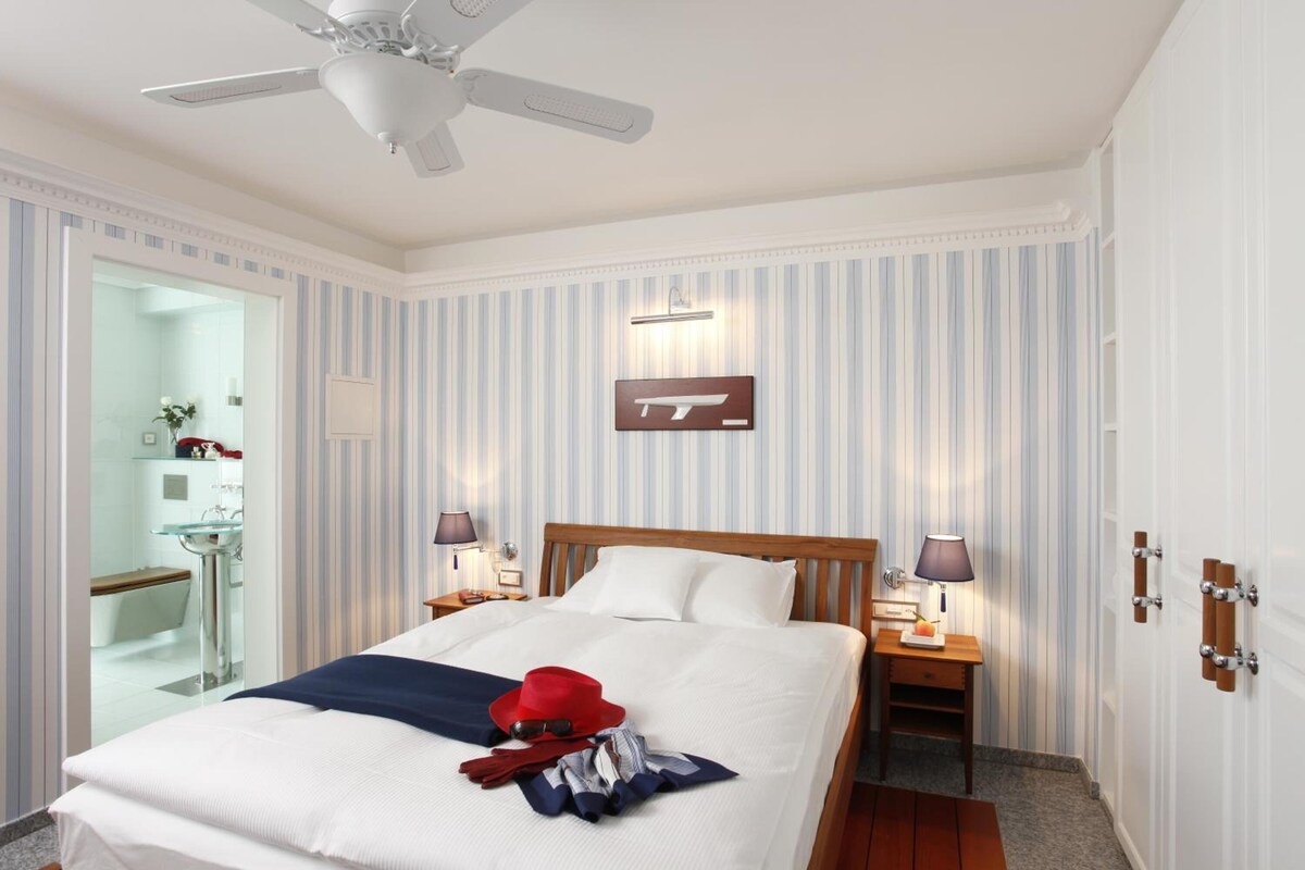 Phòng Economy, 1 giường cỡ queen | Bộ đồ giường kháng dị ứng, minibar, két bảo mật tại phòng, bàn