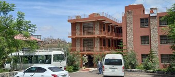 Zan-Seyoum Hotel