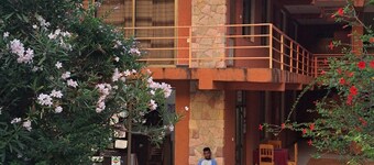 Zan-Seyoum Hotel