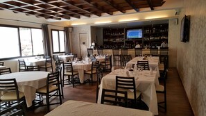 Frühstück, Mittagessen, Abendessen, französische Küche 
