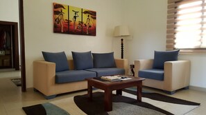 อพาร์ทเมนท์ | ตู้นิรภัยในห้องพัก, โต๊ะทำงาน, เปล/เตียงเด็กอ่อน (ฟรี), เตียงเสริม/เปล