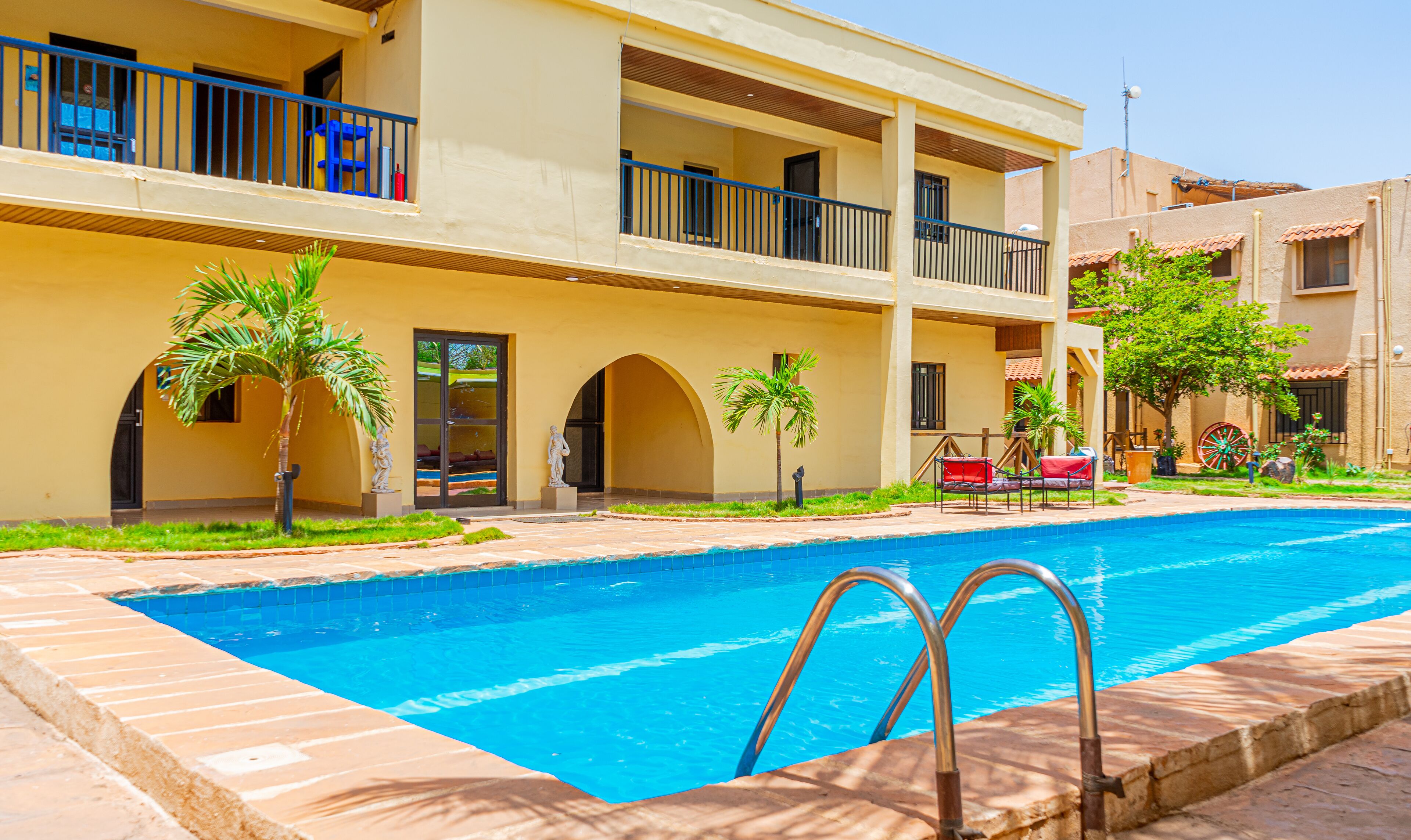 2 piscines extérieures