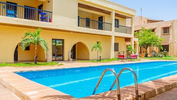 2 piscines extérieures