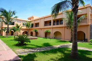 Property grounds - Hotel La Coccinelle (Bamako)