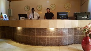 ฝ่ายต้อนรับ