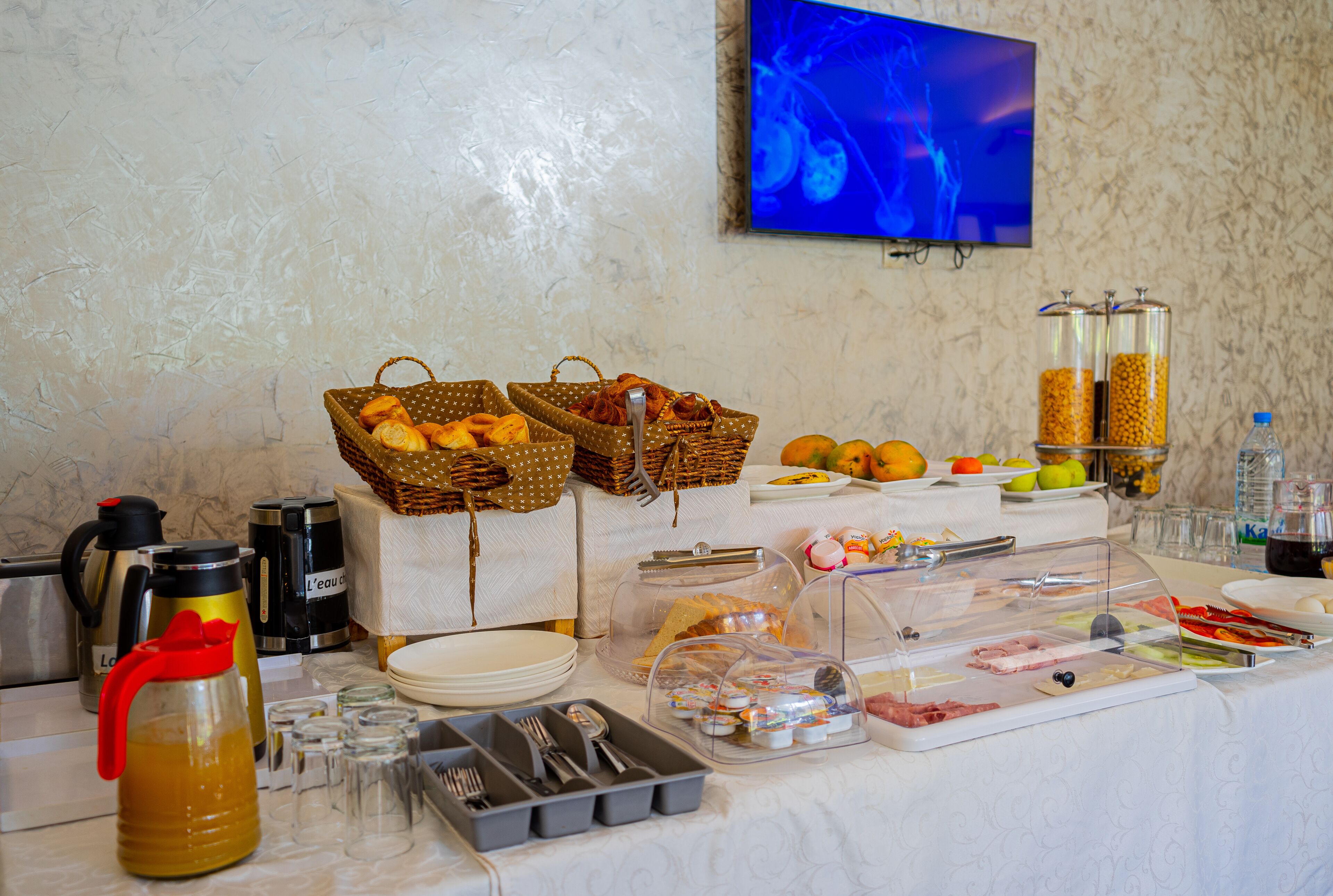 Tägliches Frühstücksbuffet gegen Gebühr