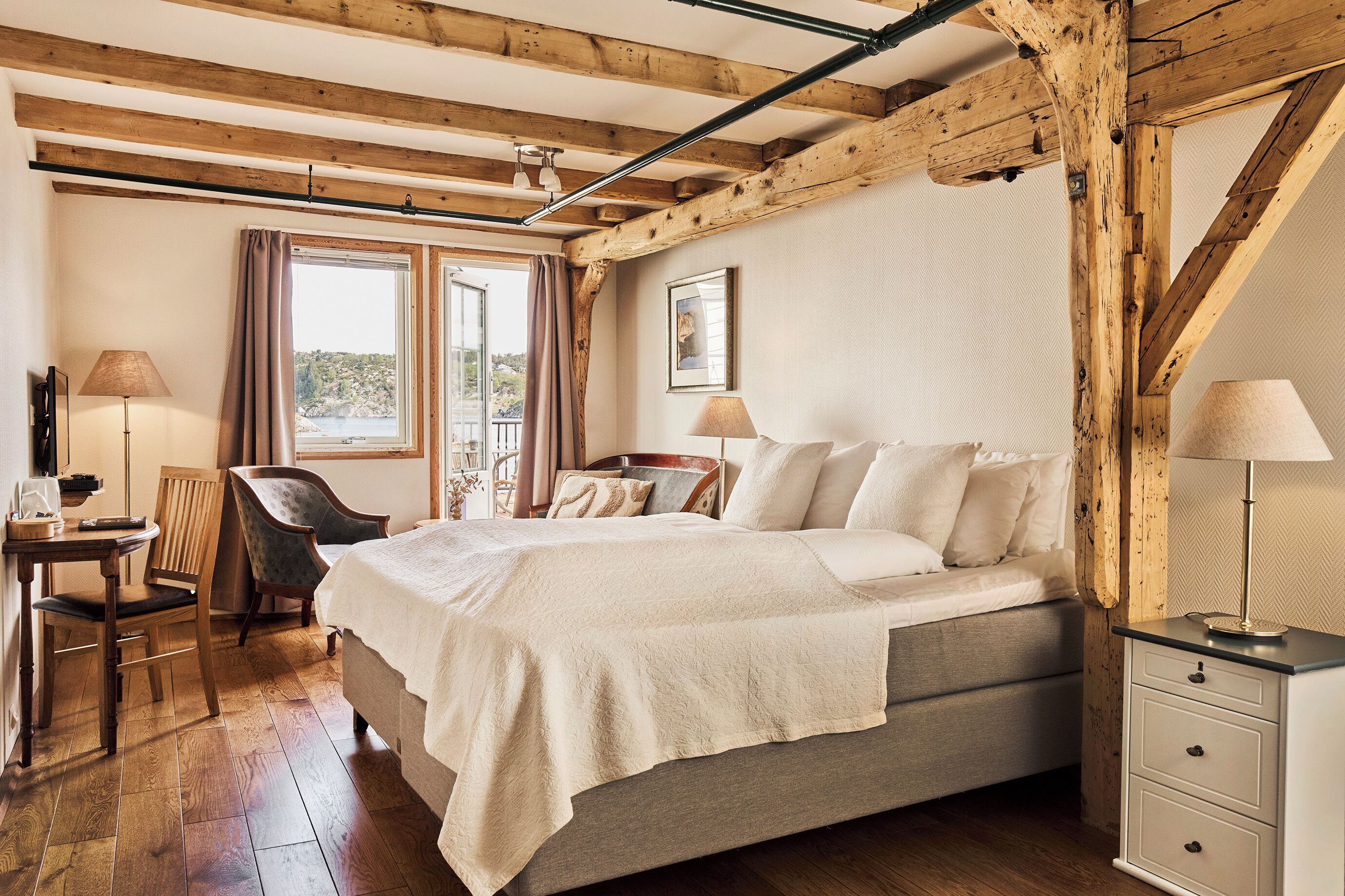 Pillowtop beds, iron/ironing board (on request), WiFi (free), bed sheets