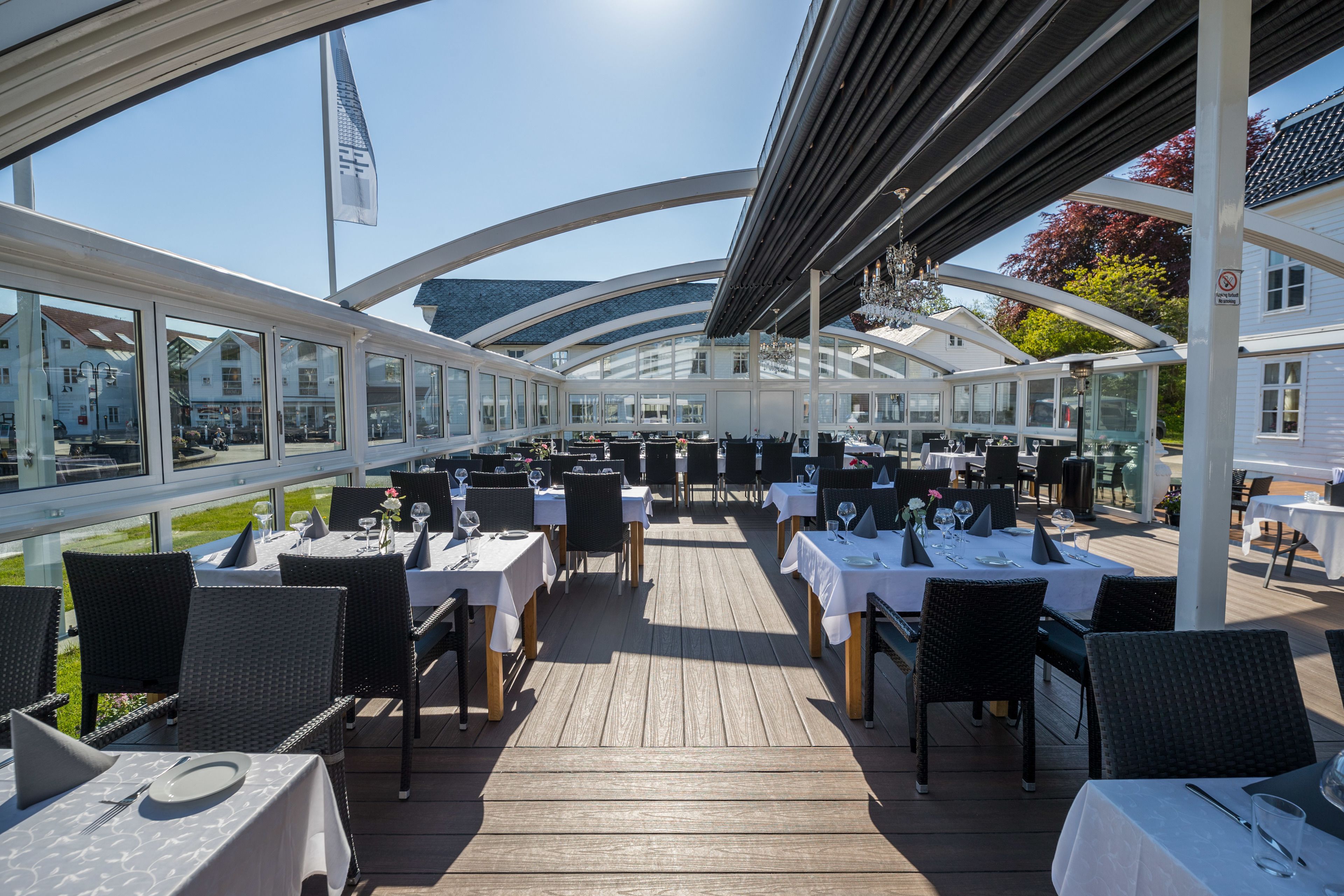 Déjeuner et dîner servis sur place, spécialités Cuisine scandinave