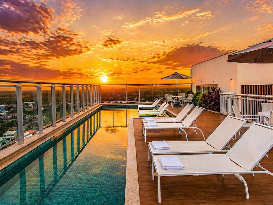 Utomhuspool, öppet 08.00 till 20.00, parasoller och solstolar