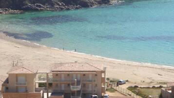 Plage, chaises longues