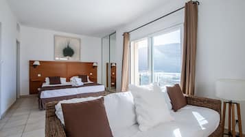 Junior Suite | Premium bedding, minibar, in-room safe, desk