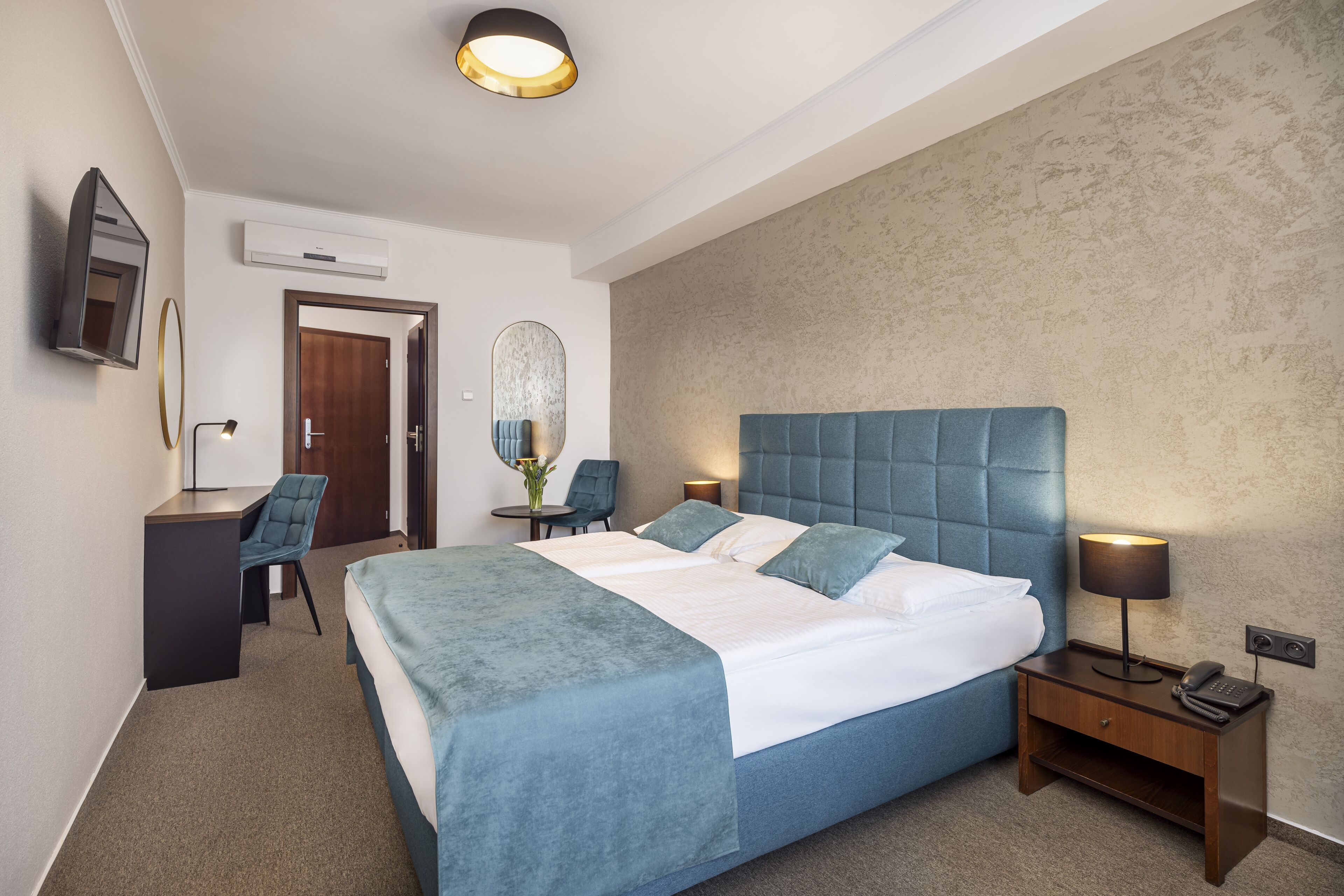 Rom – superior | Minibar, safe på rommet, skrivebord og wi-fi (inkludert)