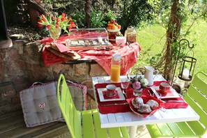 Outdoor dining - La Grange du Couvent (Ribeauvillé)