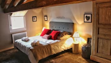 Doppelzimmer, Bergblick (Chambre Côté Châteaux_4) | Hochwertige Bettwaren, Schreibtisch, schallisolierte Zimmer