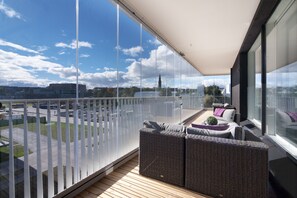 Apartemen Deluks, 2 kamar tidur, balkon | Teras/patio