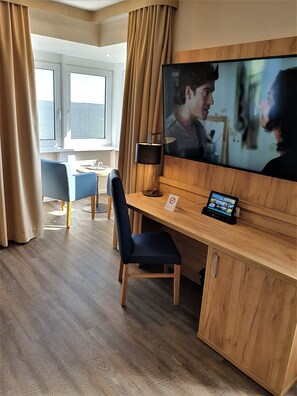 Suite Studio Junior, 1 grand lit, non-fumeur, vue mer | Coin séjour