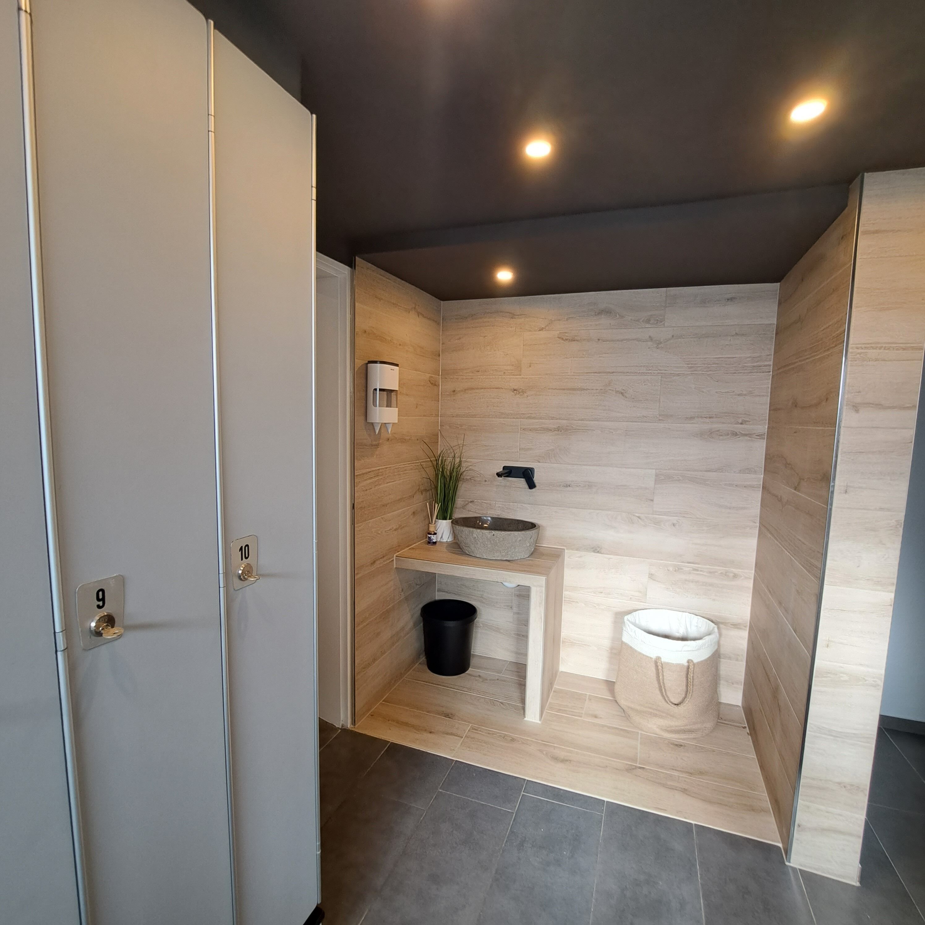 body treatments, facials, 1 treatment room, massages