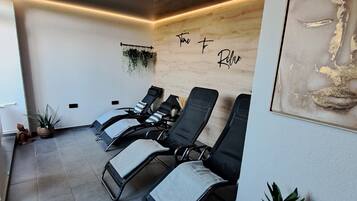 Body treatments, facials, 1 treatment room, massages