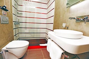 Dusche, Regendusche, kostenlose Toilettenartikel, Haartrockner