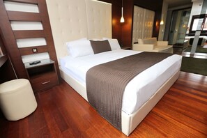 Premium bedding, pillow-top beds, minibar, in-room safe - Eternity Hotel (Istanbul)