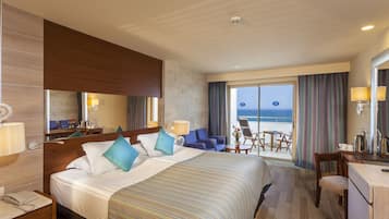 Minibaari, tallelokero huoneessa, työpöytä, äänieristys