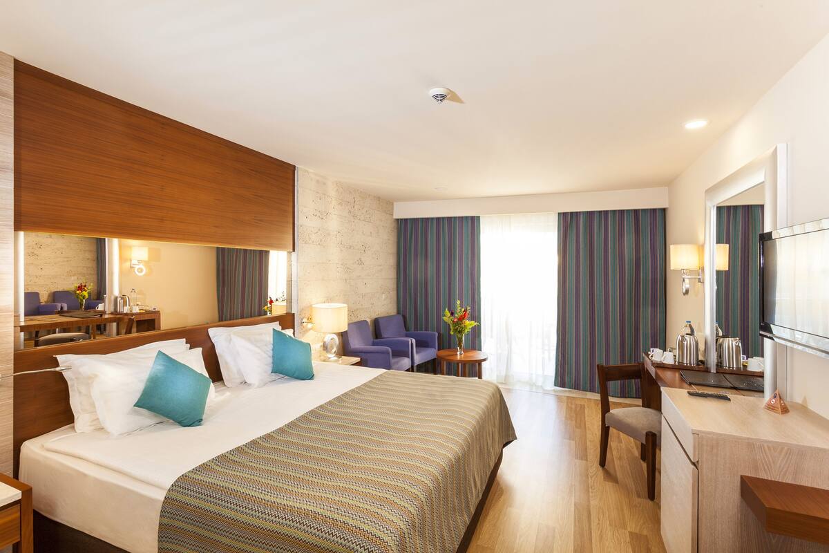Standard Double Room, Partial Sea View