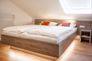 Superior Double Room | Hypo-allergenic bedding, minibar, in-room safe, desk