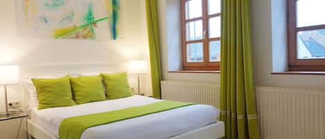 Standard Single Room, 1 Double Bed, Non Smoking | 1 bedroom, premium bedding, minibar, in-room safe