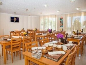 Free daily buffet breakfast - Ales Park Hotel (Antalya)
