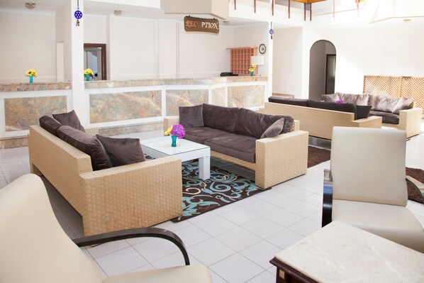 Lobby sitting area - Ales Park Hotel (Antalya)