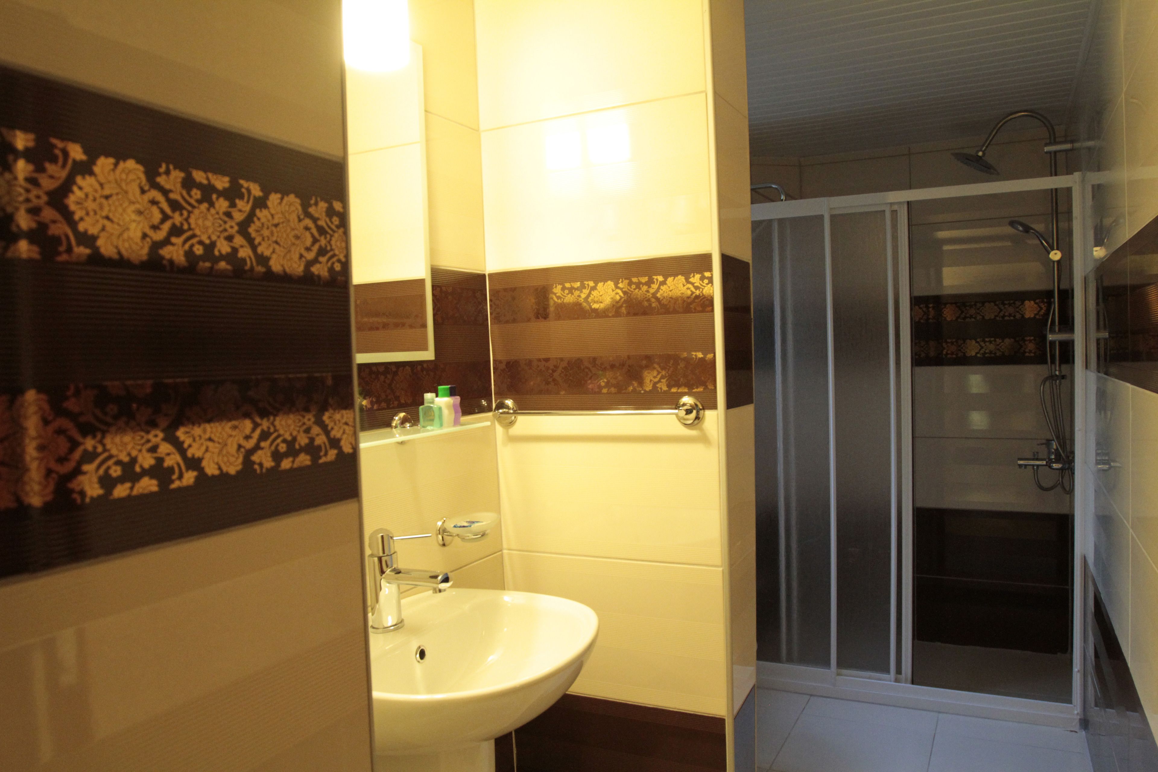 standard double or twin room | bathroom | shower, free toiletries, hair dryer, slippers