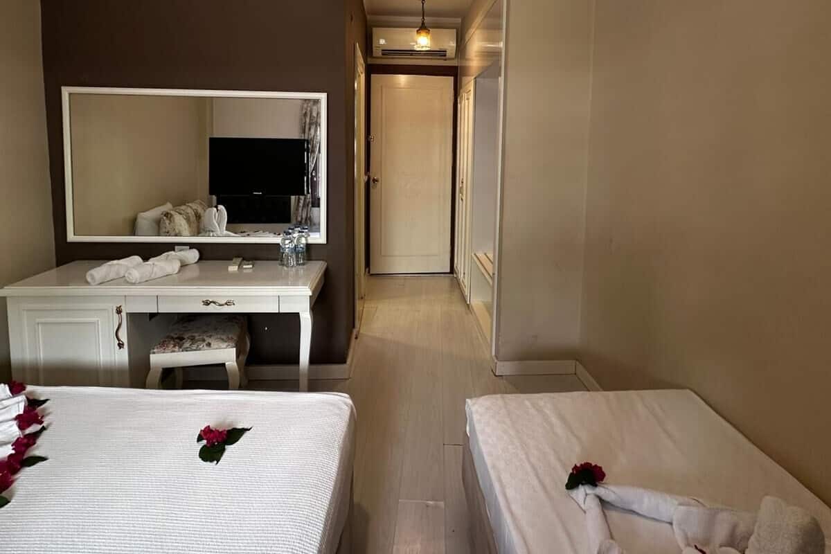 Apart Room | Premium bedding, minibar, in-room safe, desk