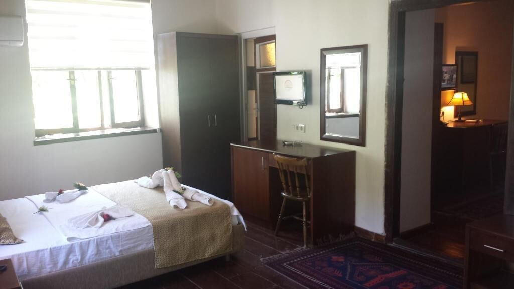 family room | premium bedding, minibar, in-room safe, desk