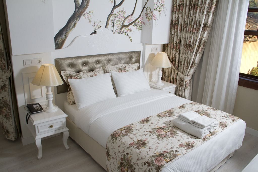 deluxe double room | premium bedding, minibar, in-room safe, desk