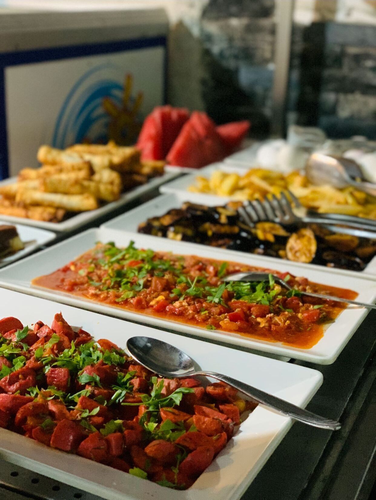 breakfast, lunch and dinner served