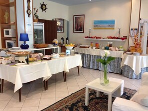 Petit déjeuner servi sur place