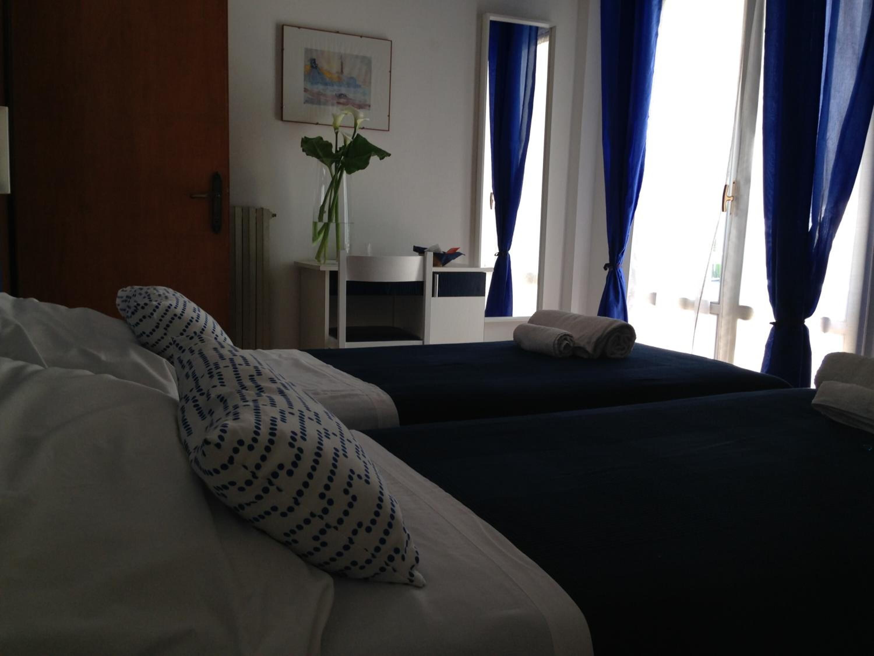 In-room safe, desk, free WiFi