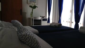 In-room safe, desk, free WiFi