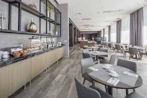 Daily buffet breakfast for a fee - Courtyard by Marriott Chihuahua (Chihuahua)