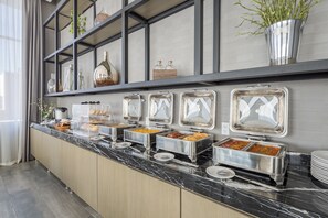 Desayuno buffet todos los días (con cargo) 
