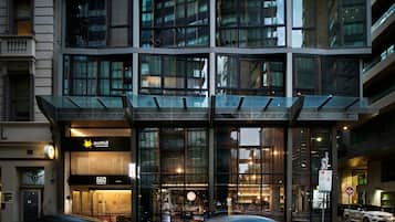 Fachada del alojamiento - Noche