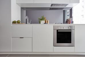 Refrigerador, placa de cocina, lavavajillas, cafetera/tetera