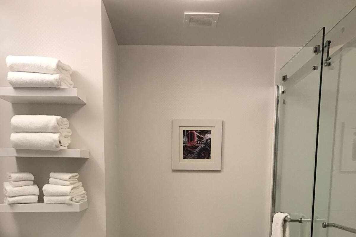 Bathroom | Free toiletries, hair dryer, towels, soap