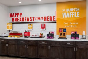 Free daily buffet breakfast  - Hampton Inn Turlock (Turlock)