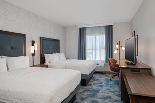 办公桌、免费婴儿床、床单