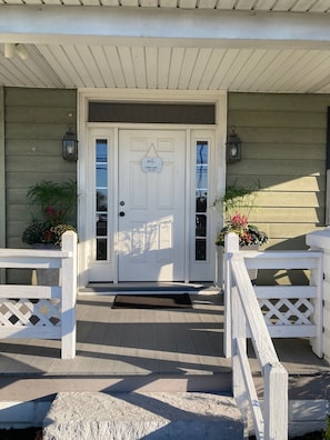 Individually decorated, individually furnished, desk, laptop workspace - Country Squire Inn and Suites (New Holland)