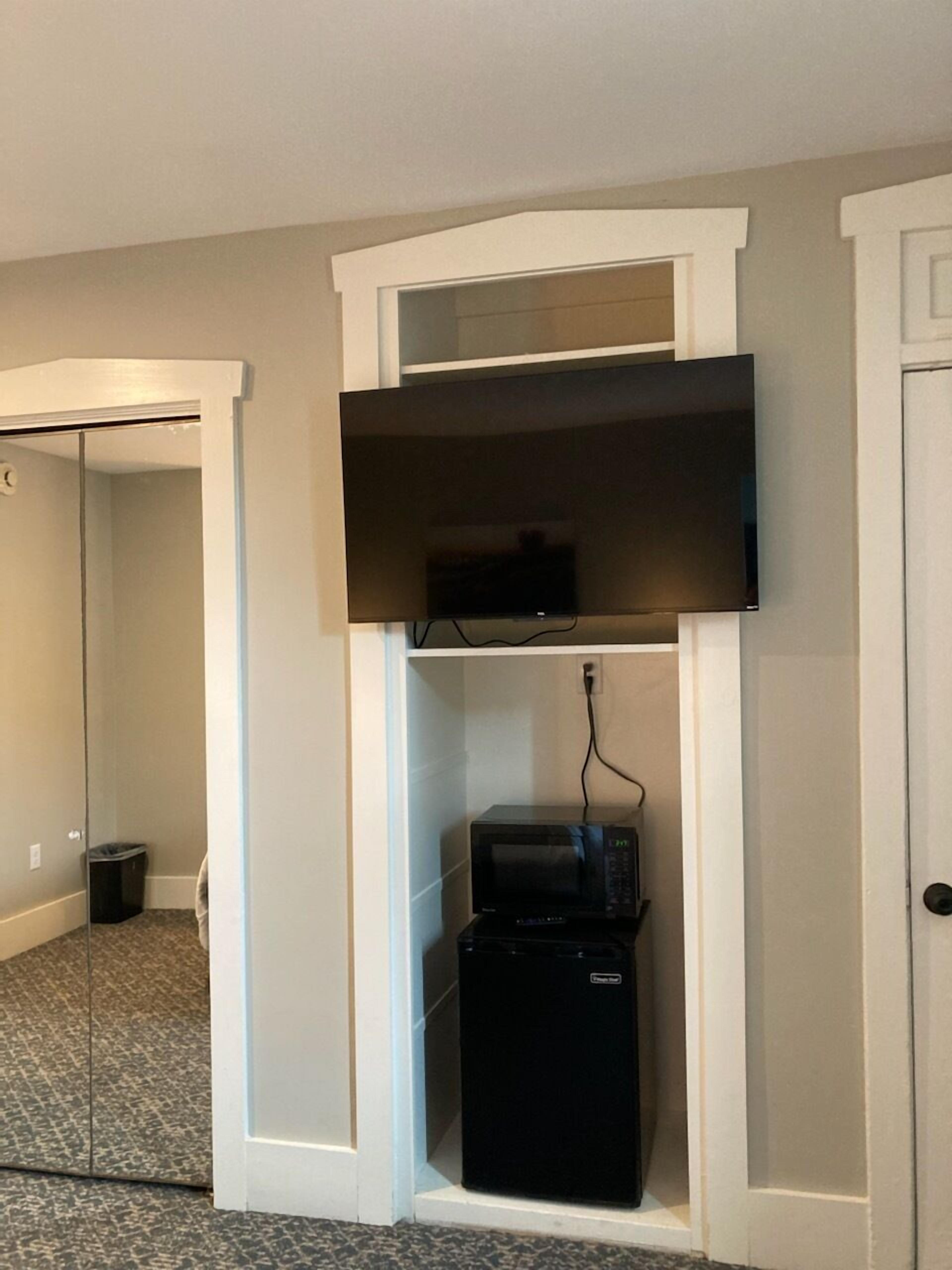 Guest House 1st floor Deluxe Queen
