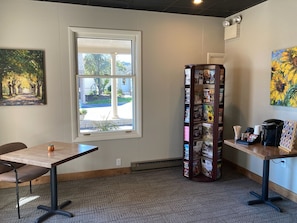 Lobby - Country Squire Inn and Suites (New Holland)