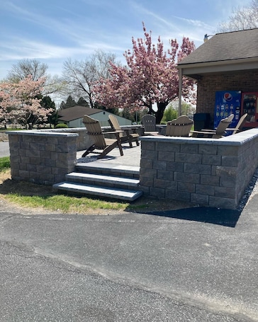 Terrace/patio. Country Squire Inn and Suites