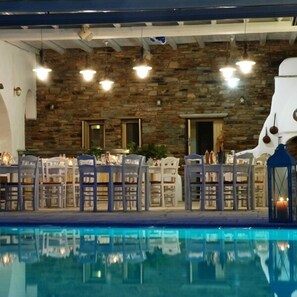 Breakfast, lunch and dinner served - Anthea Hotel (Tinos)